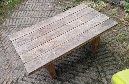 Robuuste houten tafel voor buiten 56x100cm, Huis en Inrichting, Tafels | Salontafels, Ophalen, Gebruikt, 50 tot 100 cm, 50 tot 100 cm