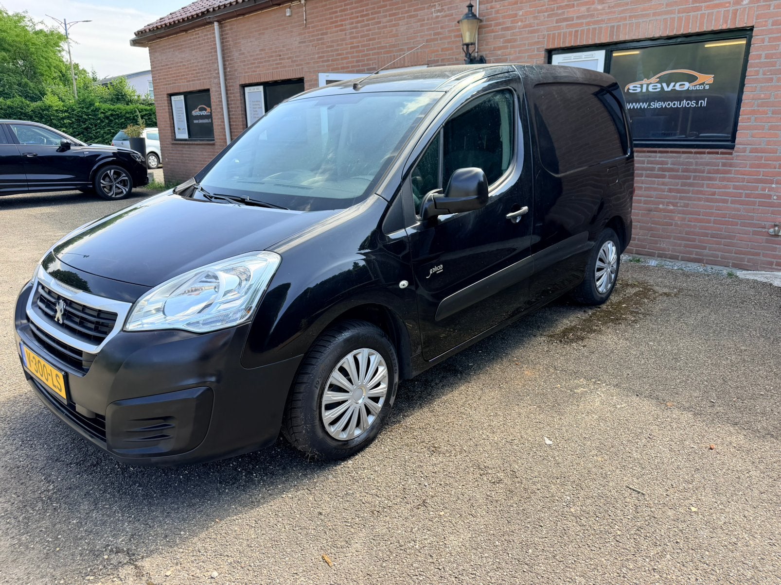 Peugeot Partner  automaat 1.6 Bluehdi 100pk  kapotte motor, Overige carrosserieën, Zwart, Diesel, 1560 cc