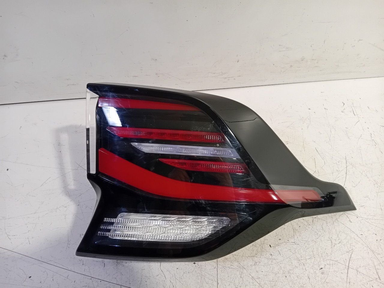 Achterlicht carrosserie rechts Kia Sportage, Onderdelen@venauto.nl, Van der Ven Autorecycling B.V., Ettenseweg 76, 4706 PB Roosendaal, The Netherlands