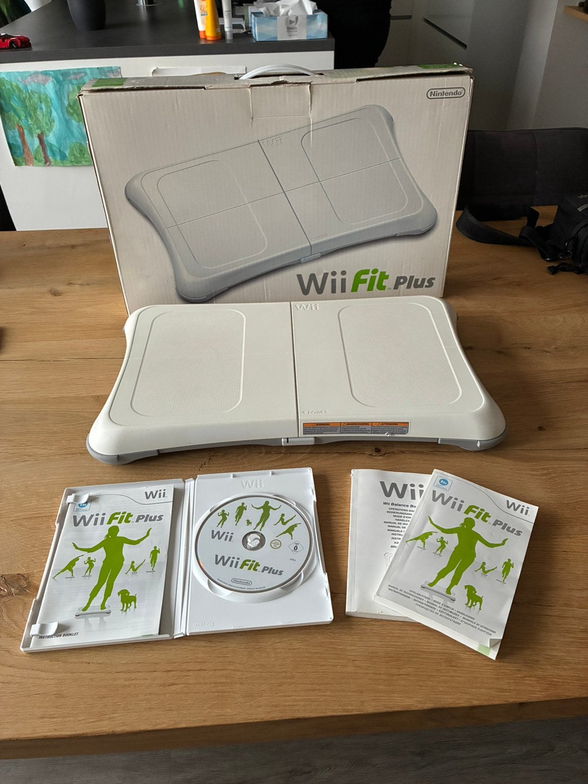 Wii fit plus (games+balance board), 1 speler, Ophalen of Verzenden, Zo goed als nieuw, Vanaf 3 jaar