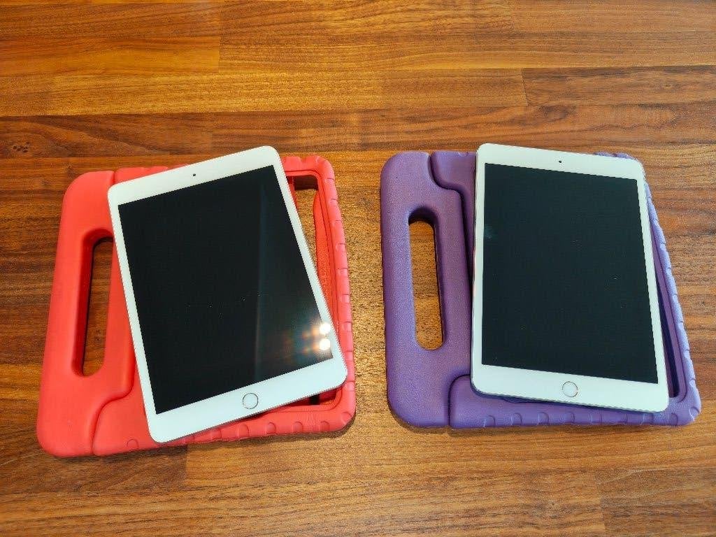2x iPad mini 3 met hoes, Gebruikt, Wit, Ophalen of Verzenden, 7 inch of minder