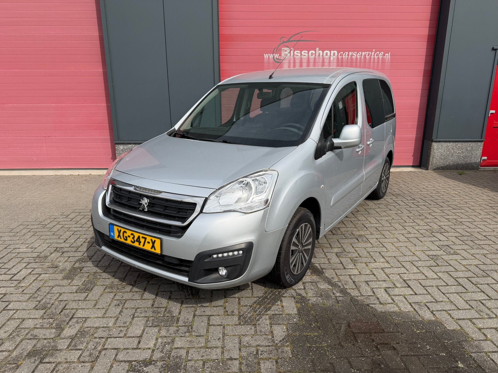 Peugeot Partner 1.2 81KW Tepee 5PL 2018 Grijs 46000 km, Auto's, Peugeot, Voorwielaandrijving, 1295 kg, 1199 cc, Bedrijf