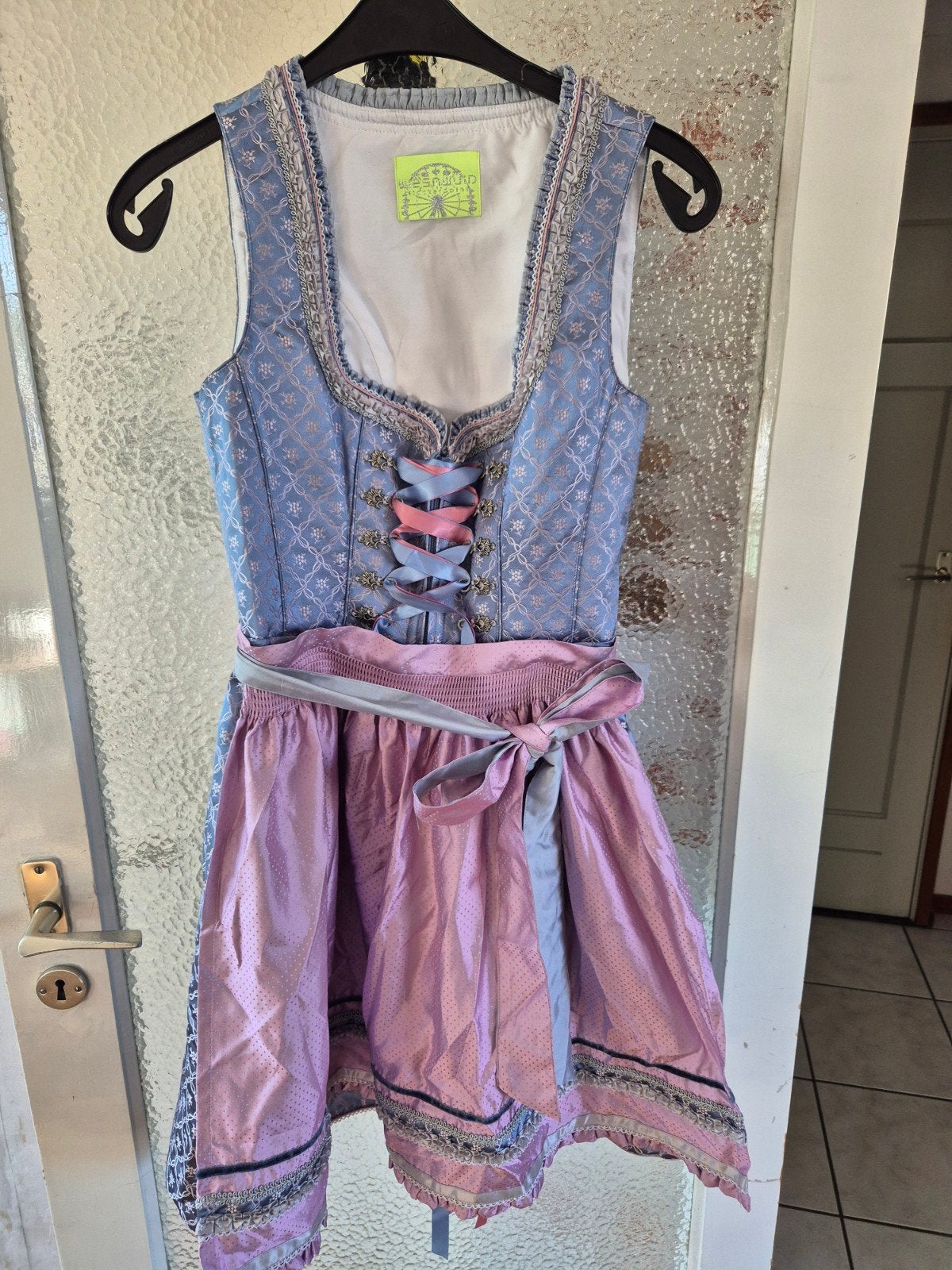 Wiensman Dirndl Jurk Maat 42 Blauw Roze Zilver met Schort, Meerkleurig, Maat 42/44 (L), Wiensman, Ophalen of Verzenden