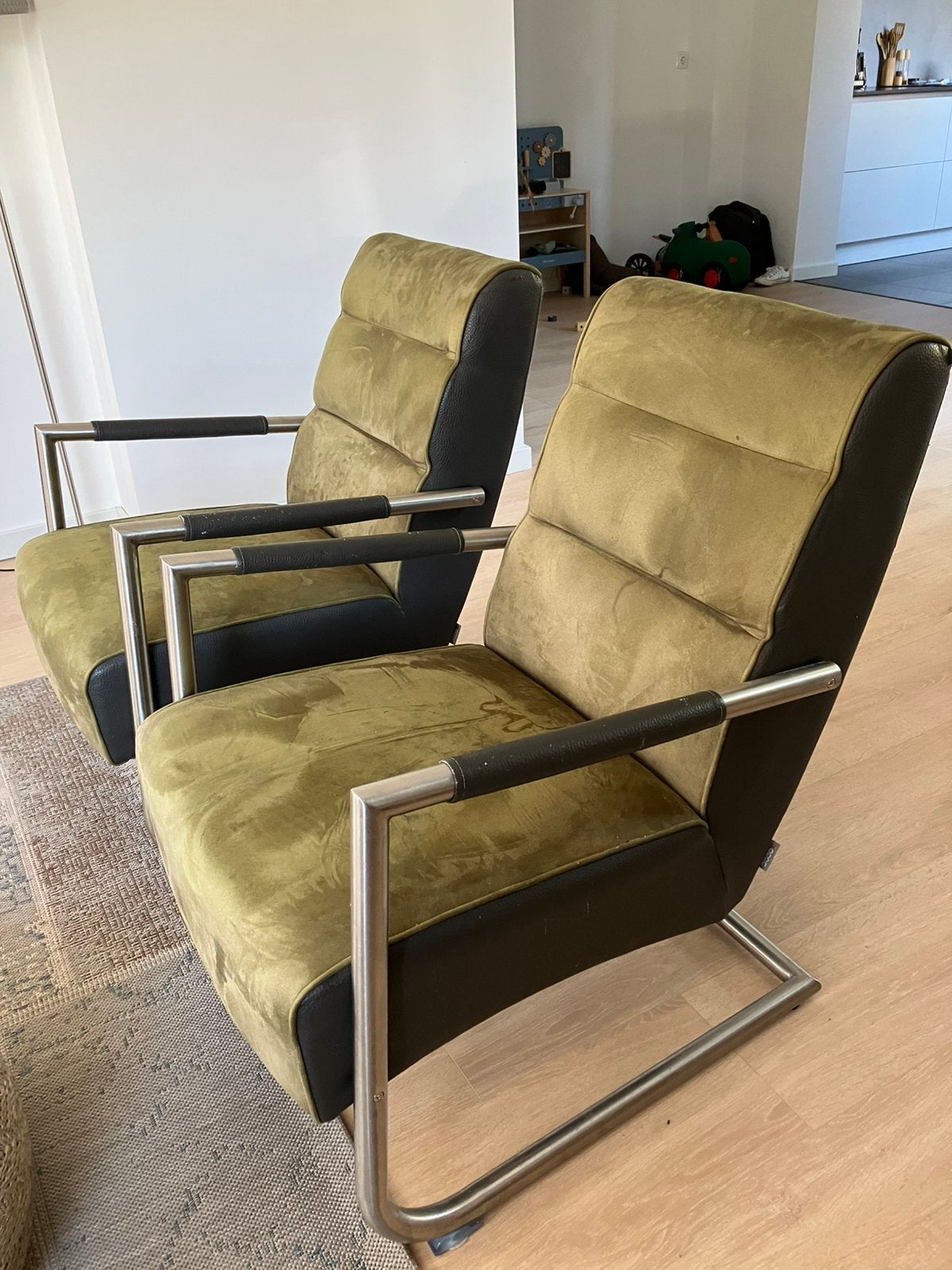2 fauteuils, Ophalen, 75 tot 100 cm, Zo goed als nieuw, Stof