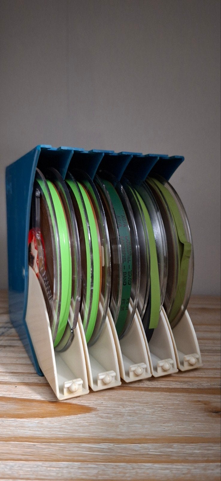 Vintage opbergbox met 5 bandrecorder banden (12,5 cm), Ophalen of Verzenden, Onderdeel, Met banden