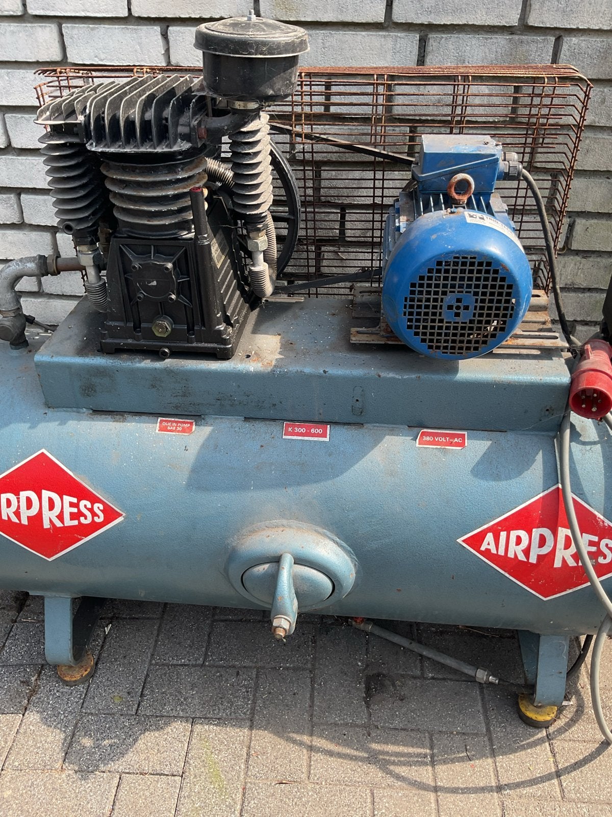 Airpress Compressor 300 liter 10 bar, Ophalen, Gebruikt, 400 tot 800 liter/min, 6 tot 10 bar
