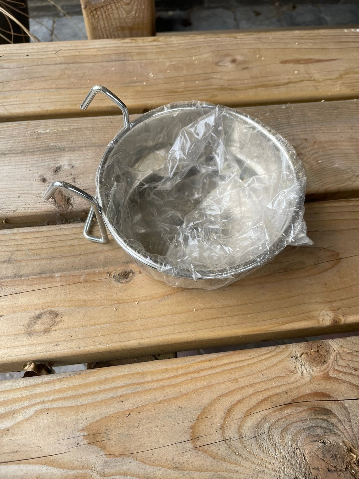 Voerbakje knaagdieren met ophang beugel rond 12cm hoog 5,5, Dieren en Toebehoren, Ophalen