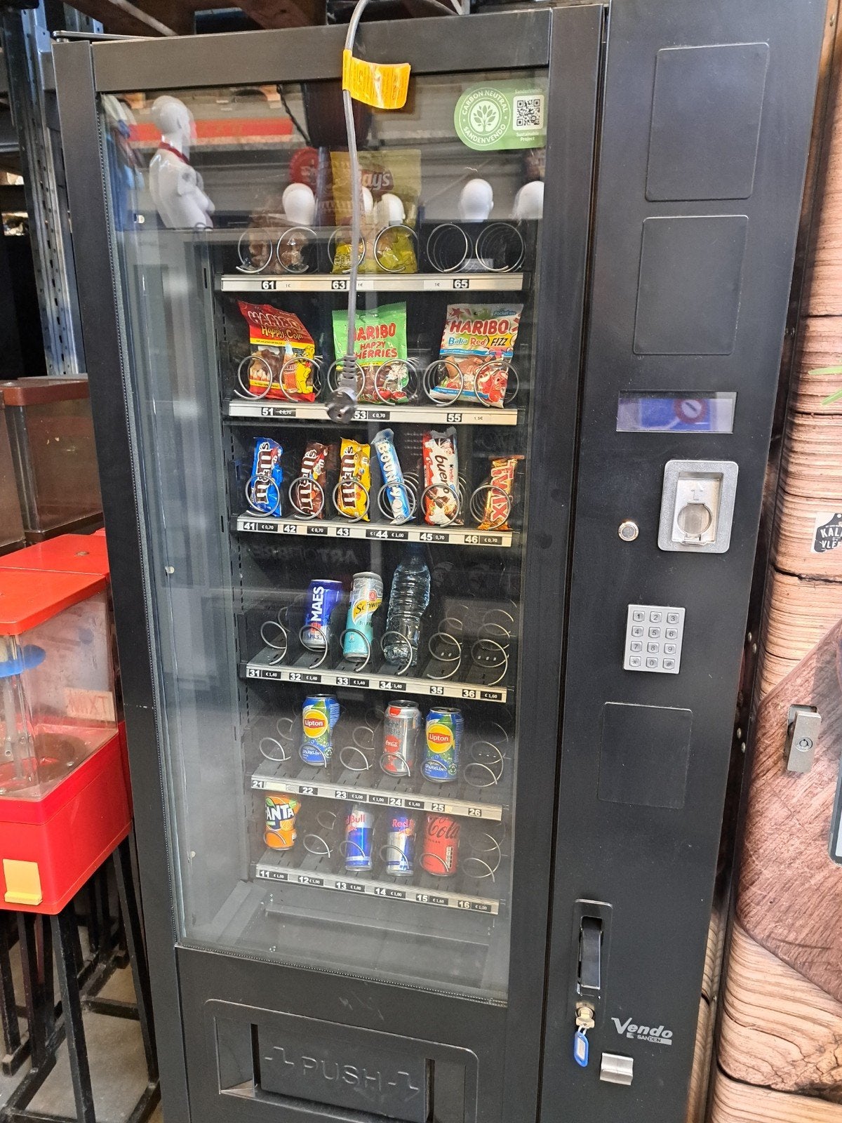 Combi automaat Vendo gekoeld, Ophalen