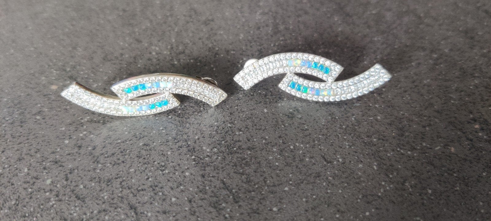 Franky Amsterdam Oorbellen met Kristal en Opaal, Sieraden, Tassen en Uiterlijk, Ophalen of Verzenden, Zo goed als nieuw, Knopjes of Stekers