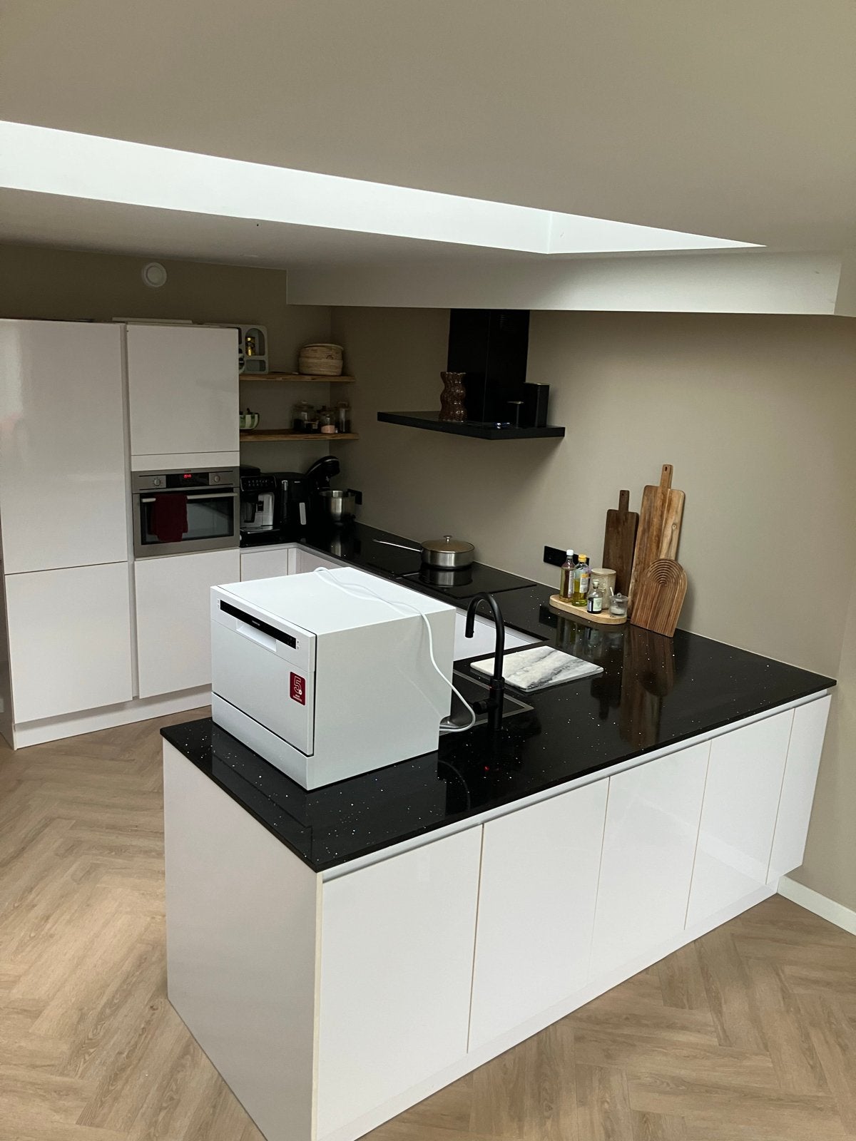 Witte Brugman keuken met schiereiland - opknapper, Huis en Inrichting, Keuken | Complete keukens, Ophalen, Gebruikt, Wit, Hoekkeuken