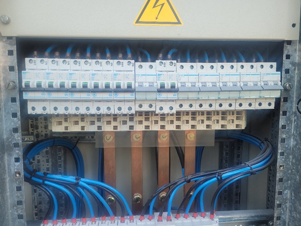 Schakelkast energieverdeler met vensterdeuren, Doe-het-zelf en Verbouw, Elektra en Kabels, Ophalen, Gebruikt, Niet van toepassing