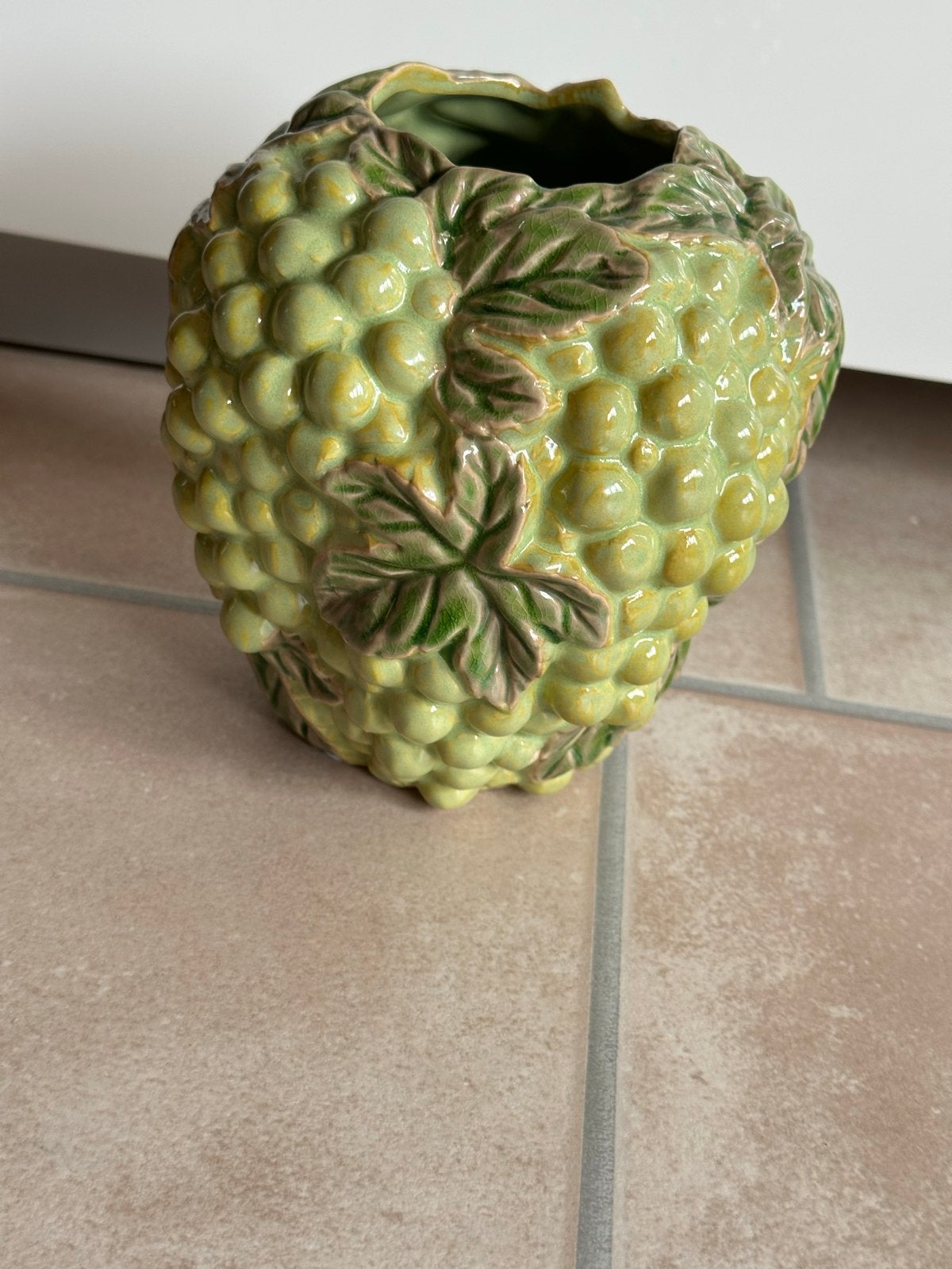 Vintage druiven vaas/pot - Groen keramiek, Antiek en Kunst, Antiek | Vazen, Ophalen of Verzenden