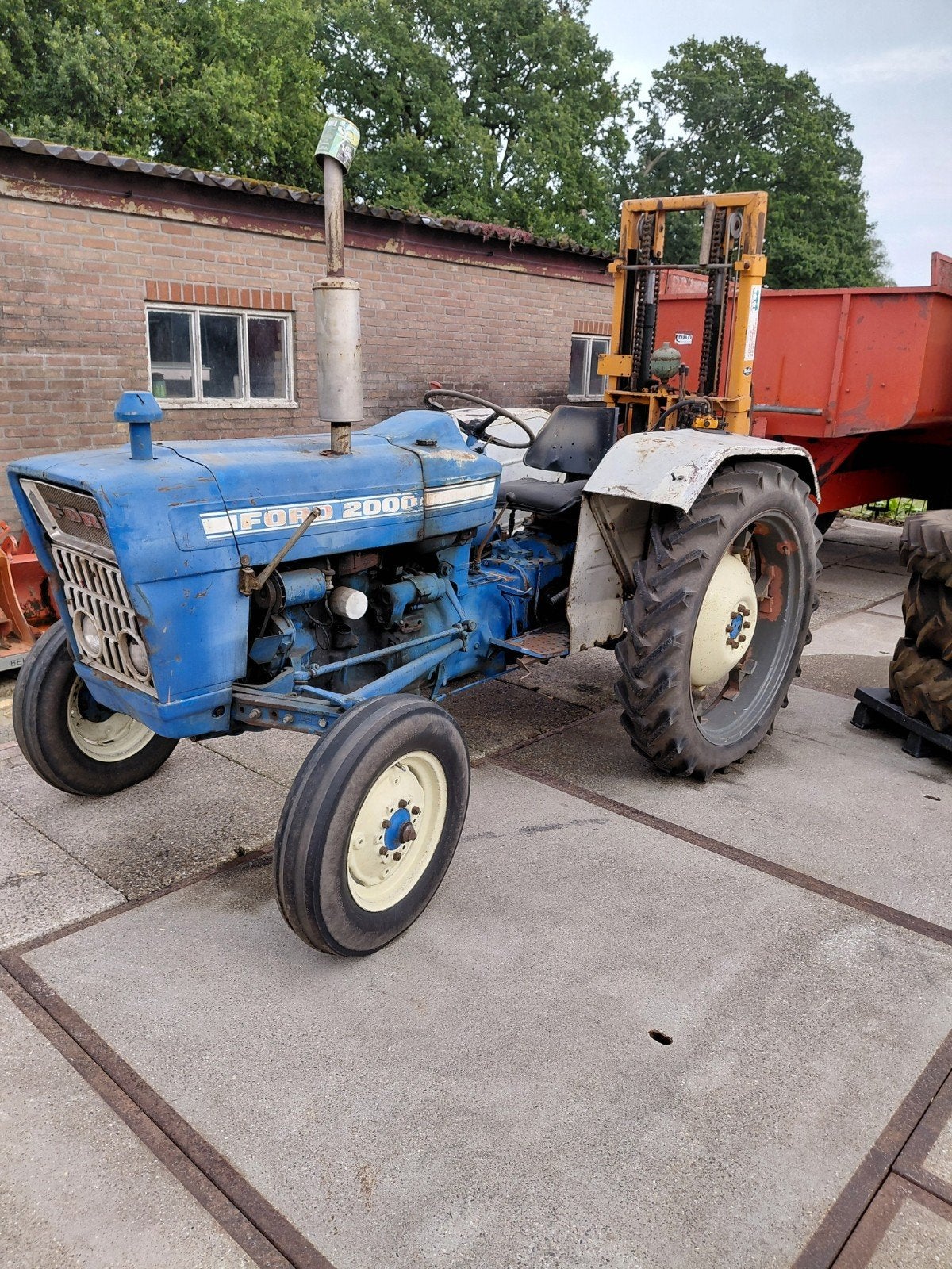 ford 2000 met hefmast en set banden, Ophalen, Akkerbouw