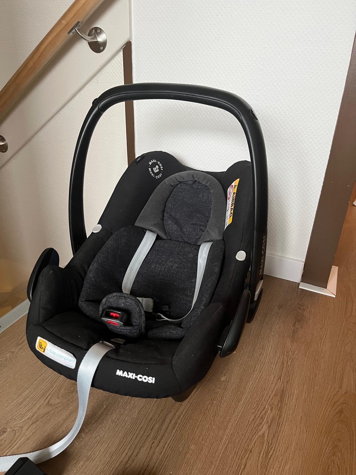 Maxi-Cosi autostoel met FamilyFix base en adapters, Ophalen, Autogordel of Isofix, Gebruikt, Zijbescherming