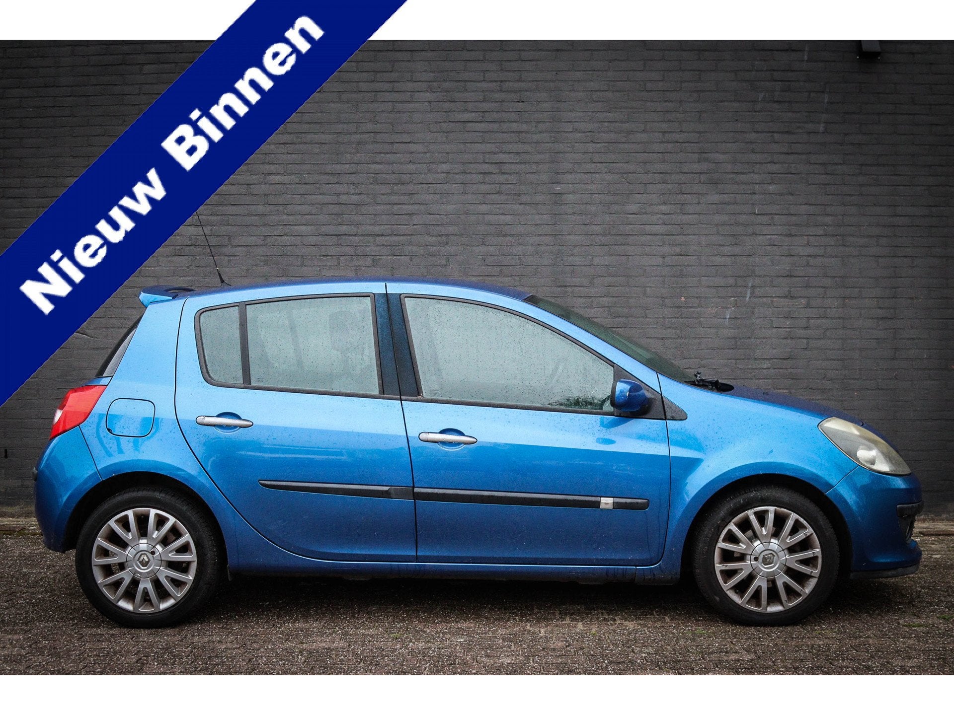 Renault Clio 1.4-16V Dynamique Luxe Net binnen-Nu al te bezi, Auto's, Voorwielaandrijving, Gebruikt, Zwart, 4 cilinders