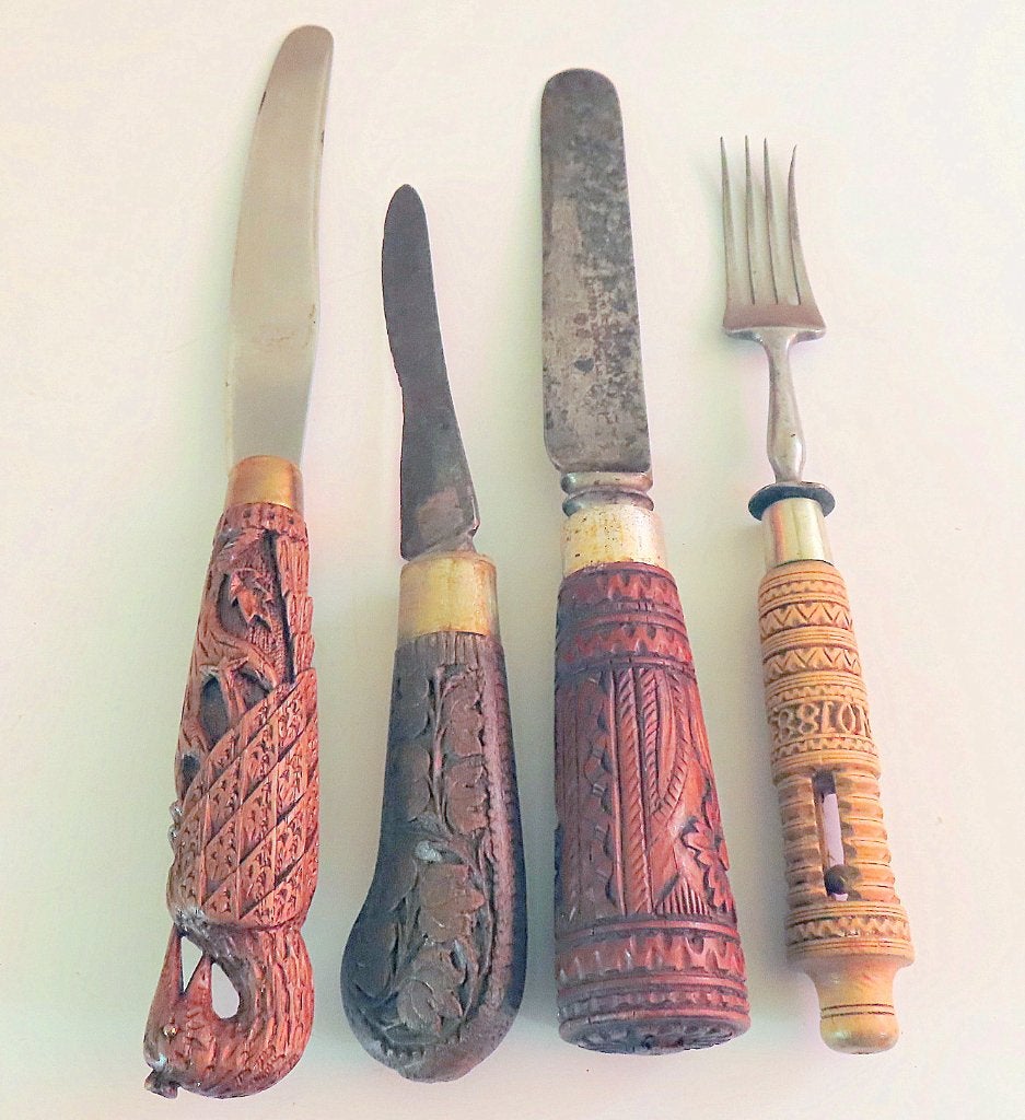 Uit inboedel: 3 antieke messen en vork met bestoken heften, Antiek en Kunst, Antiek | Overige Antiek, Ophalen of Verzenden