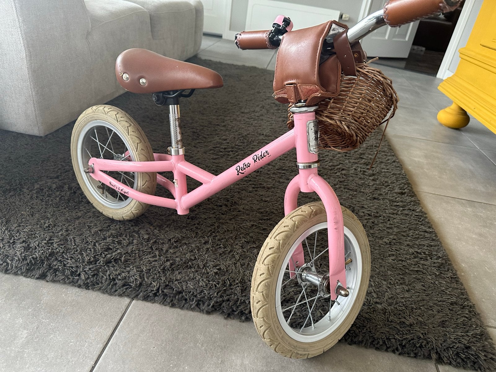 Roze Retro Rider loopfiets met mandje, Ophalen of Verzenden, Gebruikt, Minder dan 16 inch