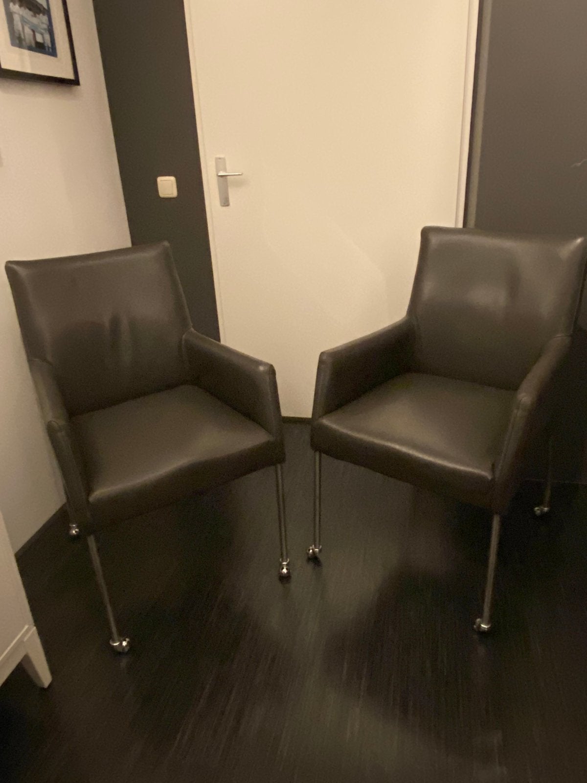 2 grijze verrijdbare eetkamerstoelen, Ophalen, Twee, Leer, Zo goed als nieuw