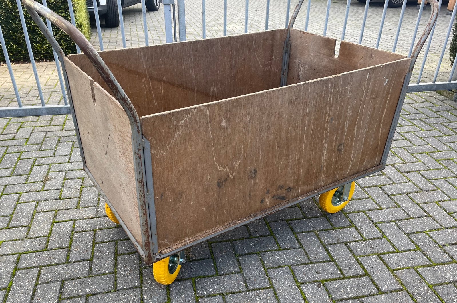Degelijke transportkar nieuwe wielen, Doe-het-zelf en Verbouw, Ophalen, ZD, Gebruikt, Transportkar