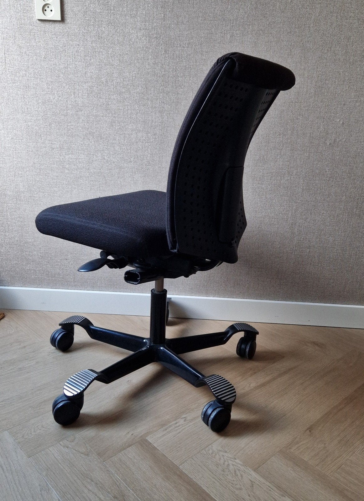 HAG Bureaustoel - Zwart, Ergonomisch en Comfortabel, Zwart, Ophalen of Verzenden, Zo goed als nieuw, Bureaustoel