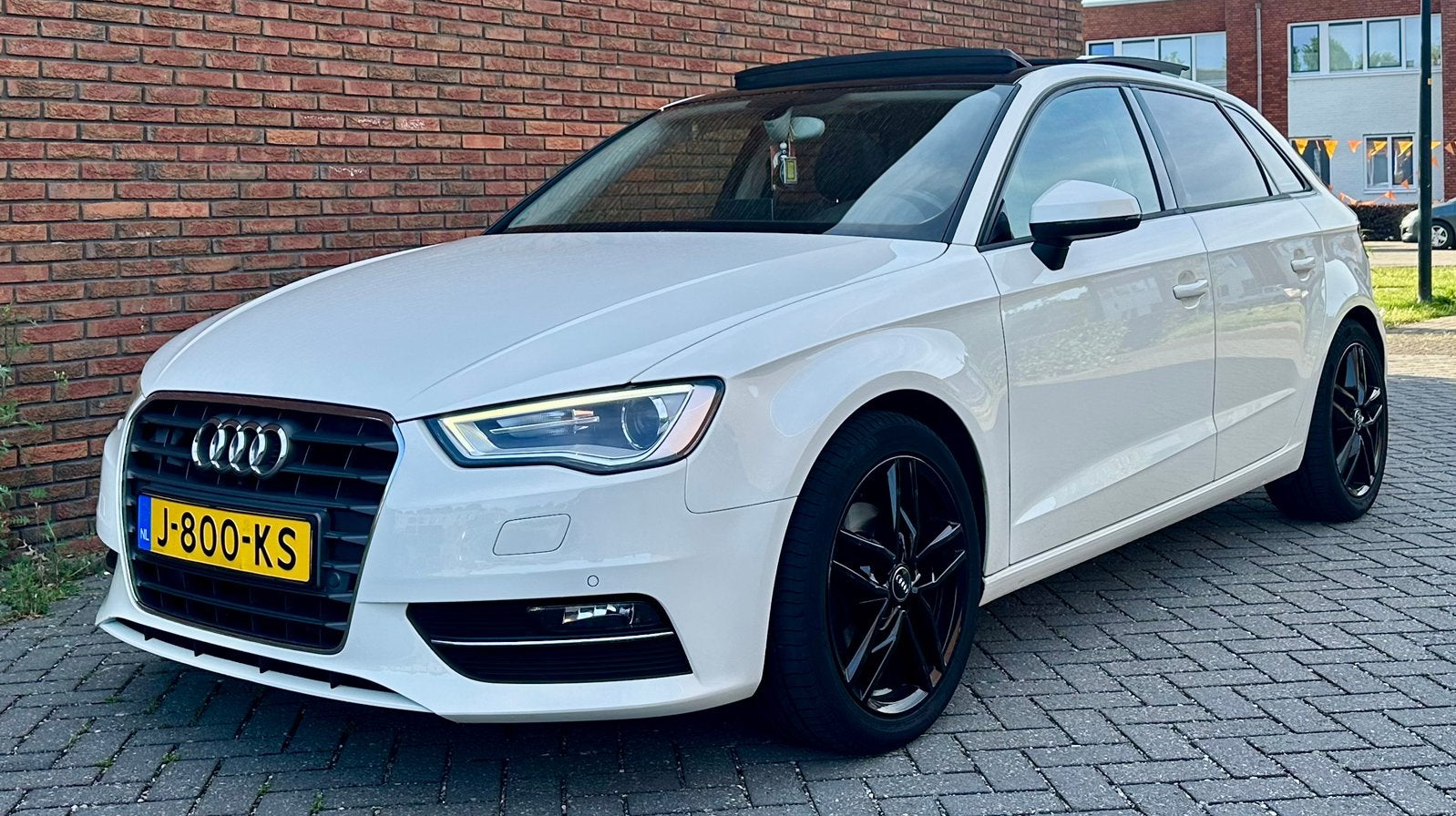 Audi A3 1.4 Tfsi Sportback Wit/Pano/Airco/Stoelvrw/APK nieuw, Voorwielaandrijving, Stof, Zwart, 4 cilinders