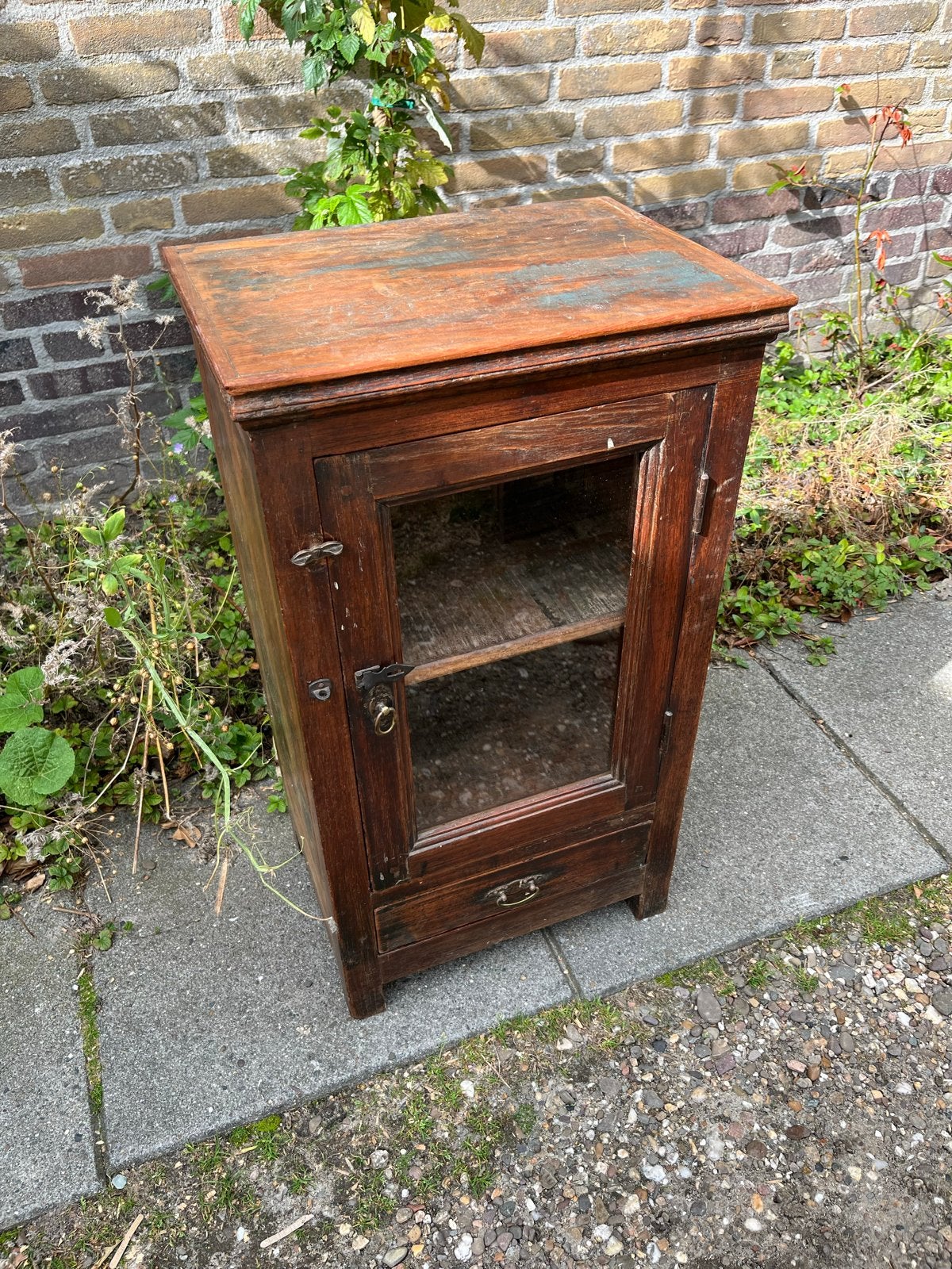 Antiek (brocante) houten kastje met glazen deur en lade, Ophalen