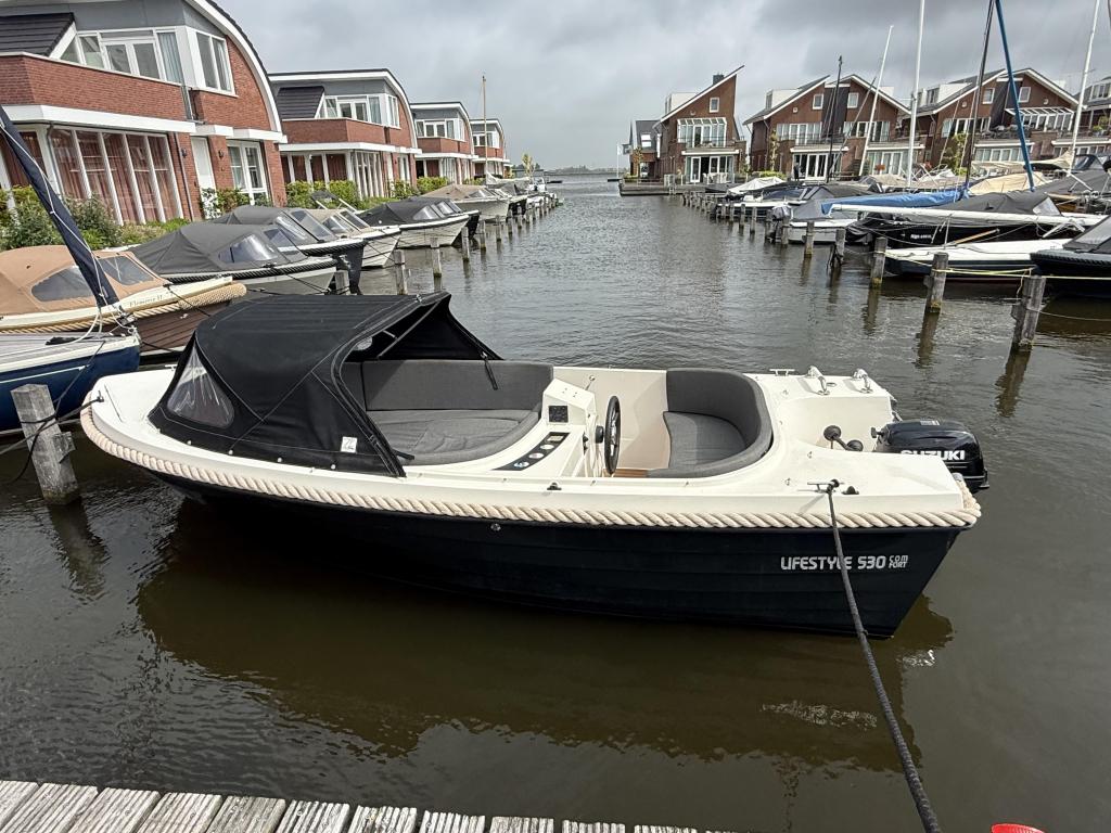 Lifestyle 530 comfort sloep Suzuki 20 pk 2024, Overige typen, Niet ingevuld, 5 m, Zo goed als nieuw