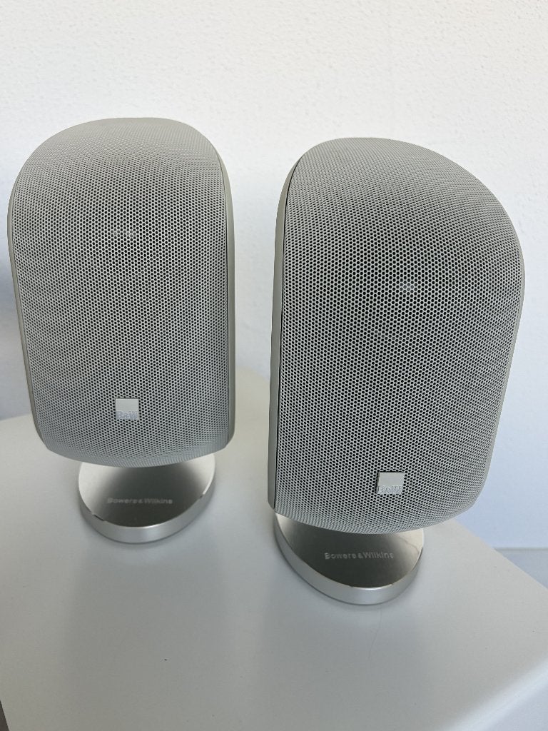 Bowers & Wilkins M1 speakers, Inclusief muurbeugels, Ophalen of Verzenden, Zo goed als nieuw, 60 tot 120 watt