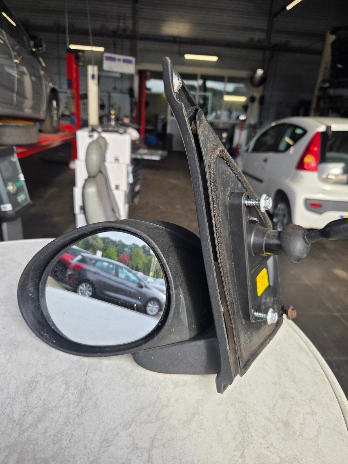 Linker buitenspiegel Peugeot 107 – handbediend, Ophalen of Verzenden, Gebruikt, Citroën
