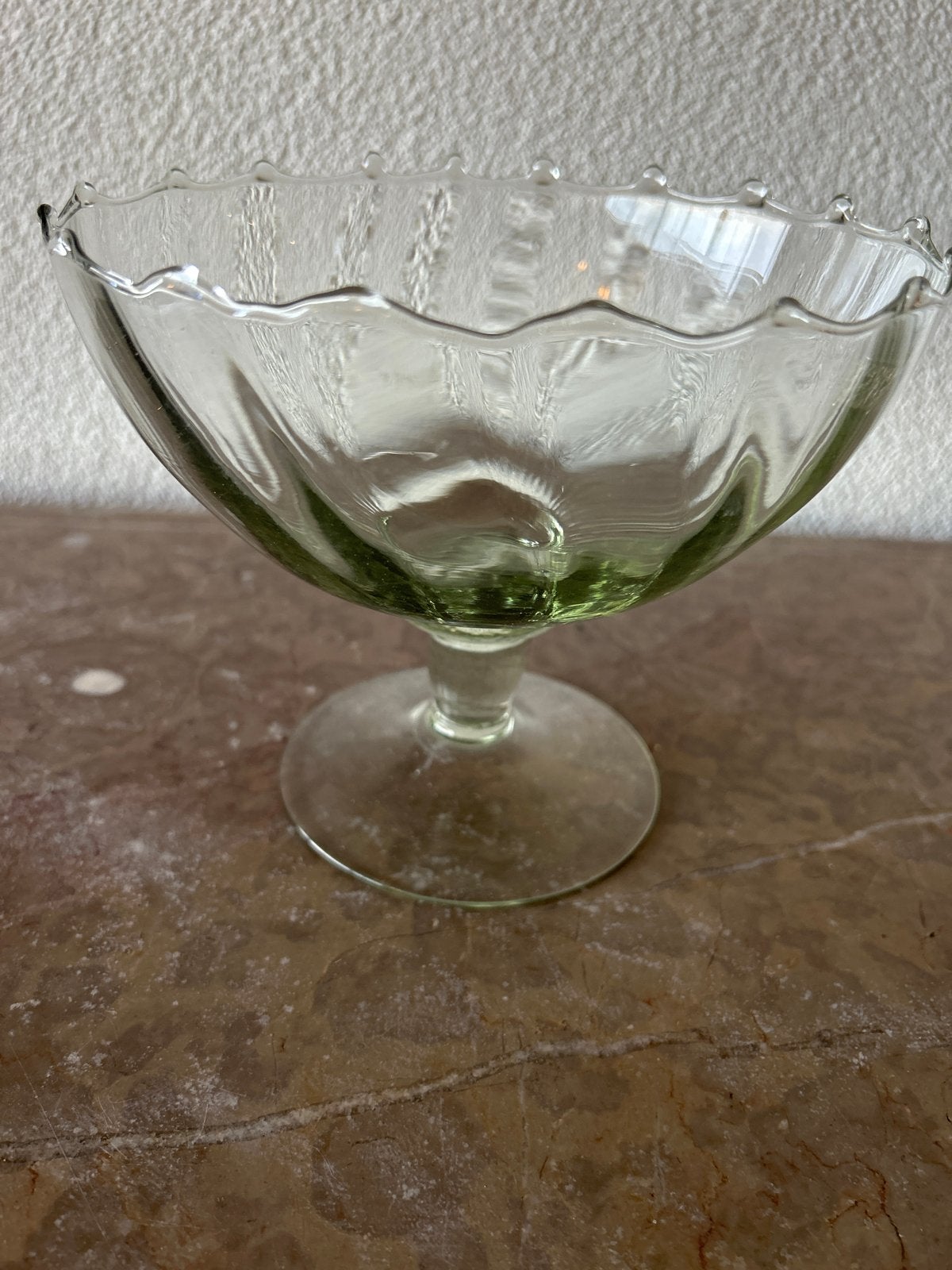 Vintage Groene Glazen Fruitschaal op Voet, Antiek en Kunst, Ophalen of Verzenden