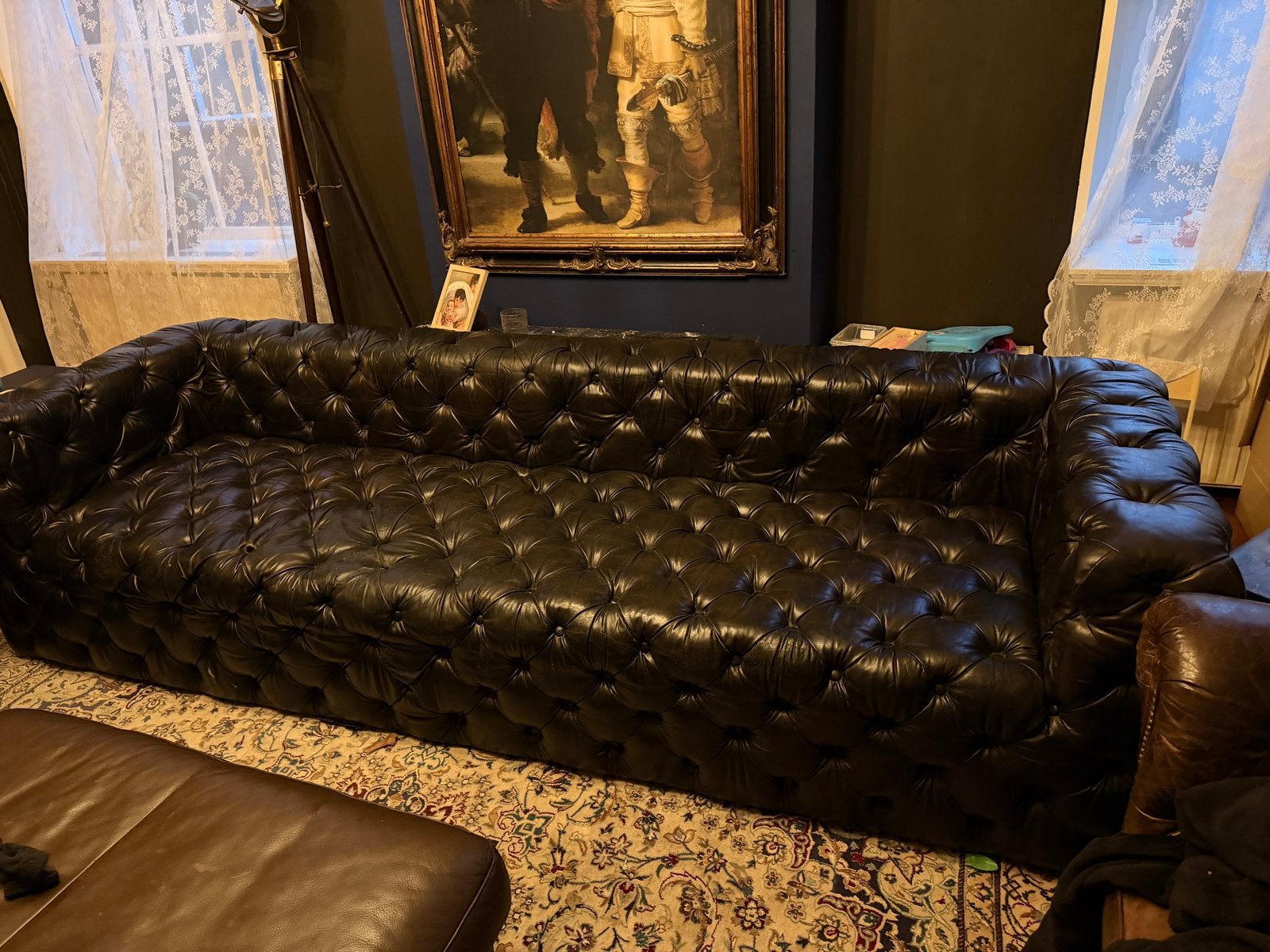 Gratis Bezorging XXL Vintage Chesterfield Leren Bank 300 cm, Gebruikt, 300 cm of meer, Ophalen of Verzenden, Vierpersoons of meer