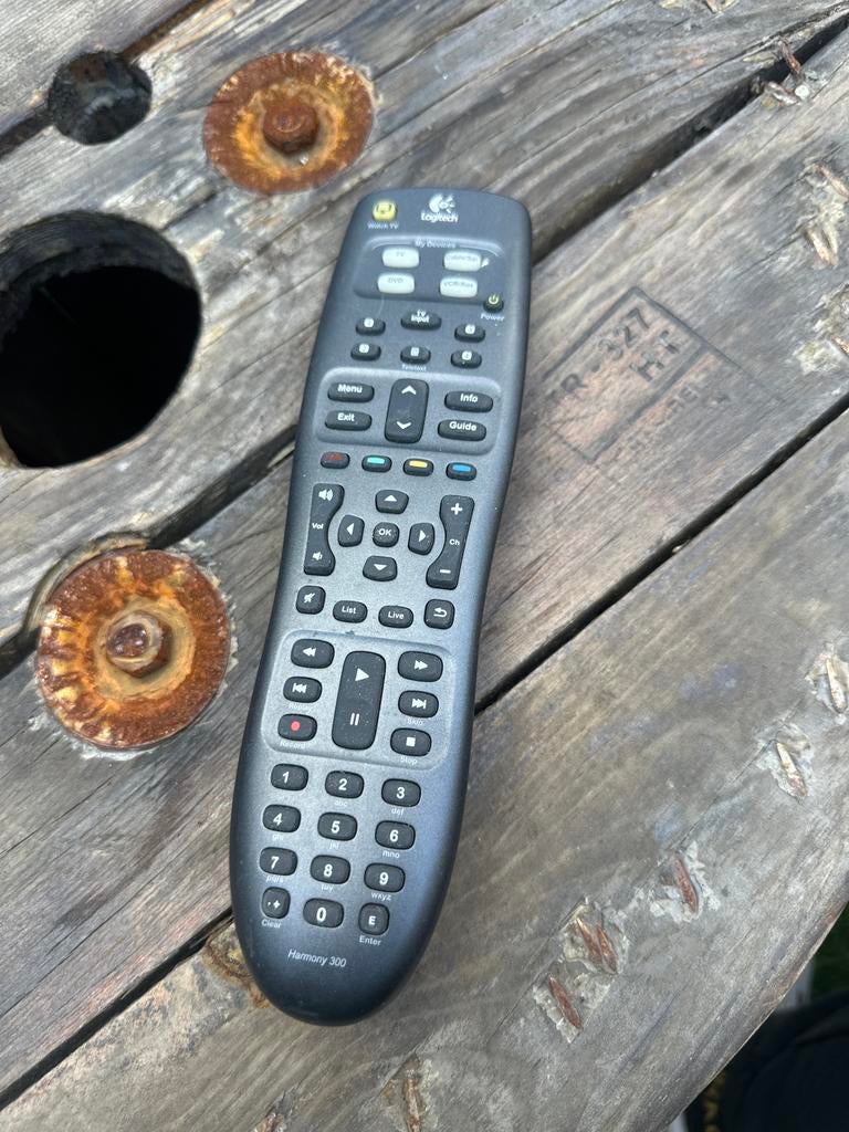 Logitech Harmony 300 Universele Afstandsbediening, Audio, Tv en Foto, Afstandsbedieningen, Ophalen of Verzenden, Zo goed als nieuw