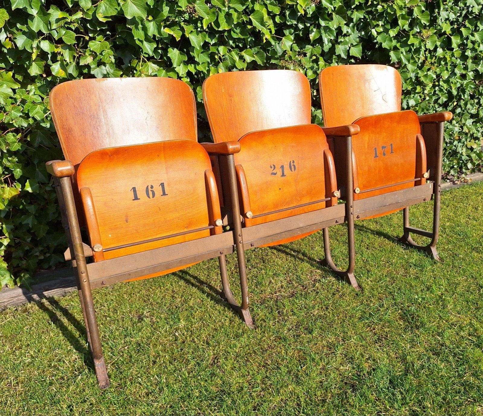 Te huur: vintage bioscoop stoelen, Ophalen, Gebruikt, Hout, Drie