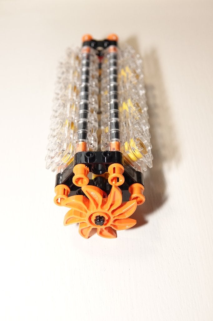 Lego Technic; V12 Transparante Lego motor geel ventilator C, Gebruikt, Ophalen of Verzenden, Complete set, Compleet