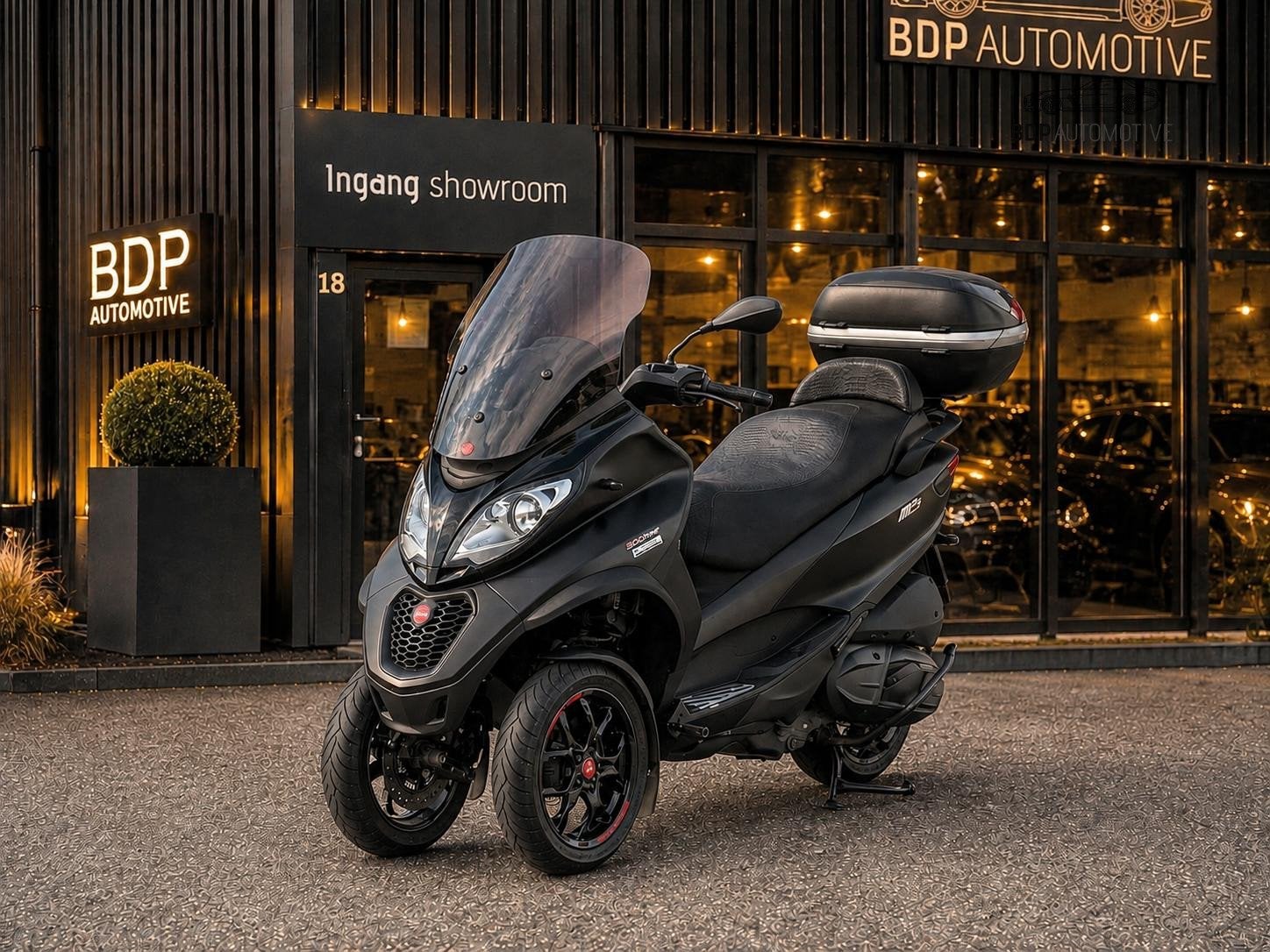 Piaggio 500 MP3 HPE Sport Advanced Akrapovic | Mat Zwart | D, Scooter, 493 cc, ABS, Piaggio Vespa B.V.