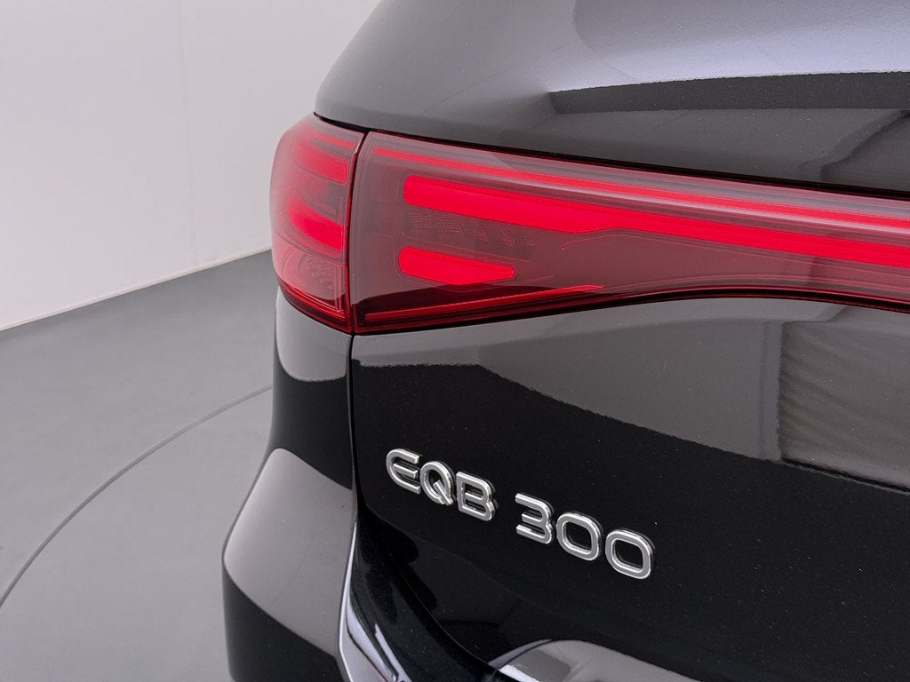Mercedes-Benz EQB 300 4MATIC AMG Line 71 kWh | Burmester HUD, Auto's, Mercedes-Benz, Automaat, 12 maanden, Gebruikt, Zwart