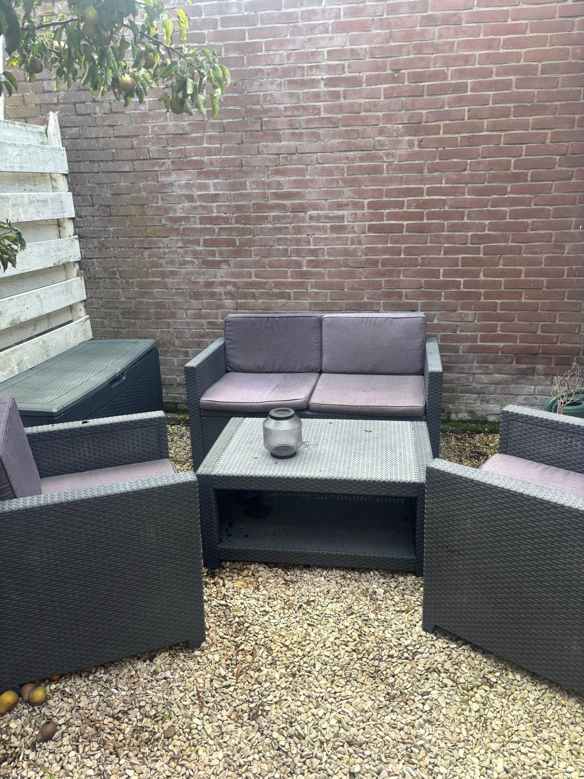 Foto 5 van Loungeset met bank, salontafel en 2 stoelen