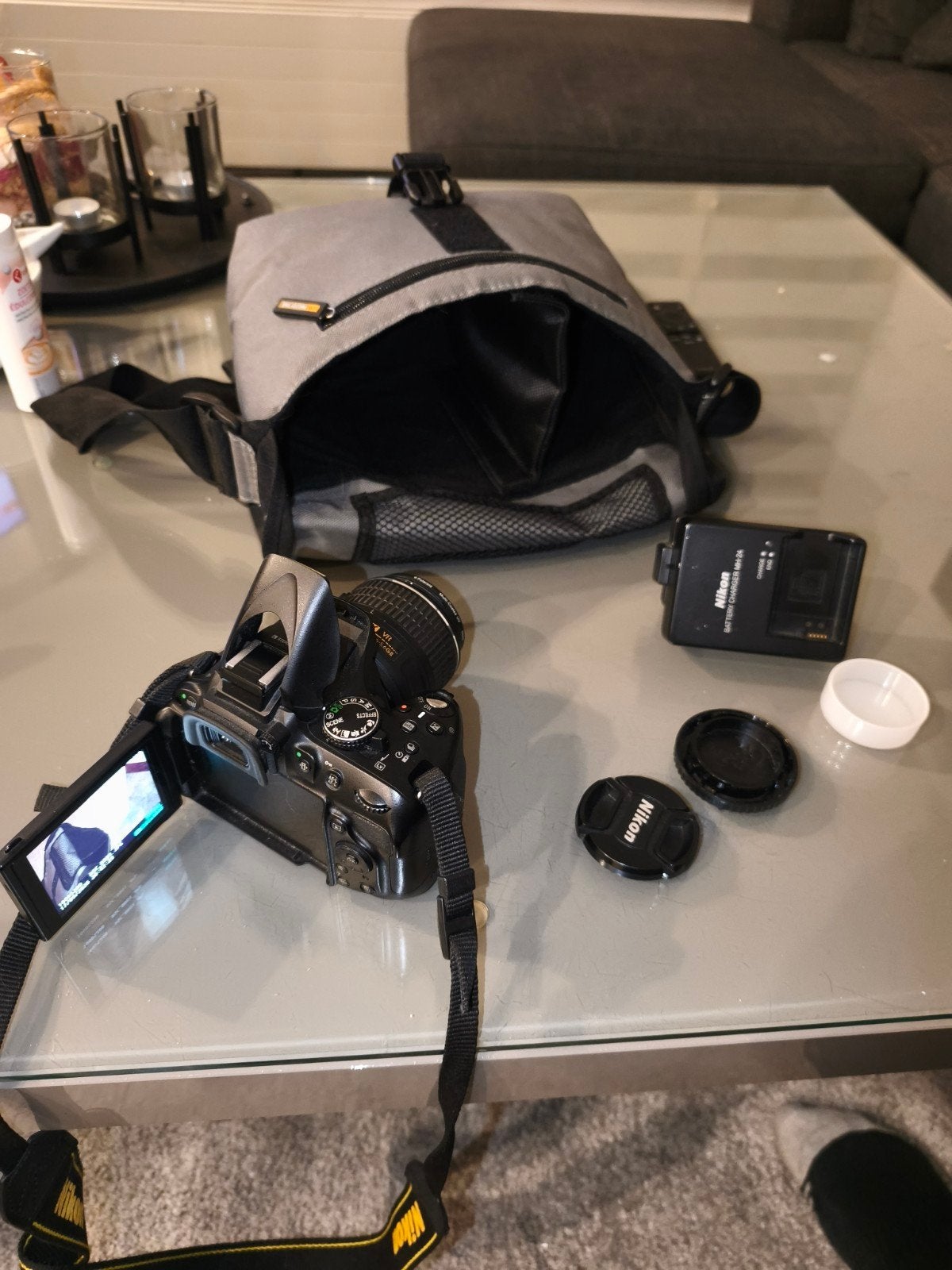 NIKON D5200 SPIEGELREFLEXCAMERA 9000 CLICKS MET KITLENS, Spiegelreflex, Zo goed als nieuw, Accu, Nikon
