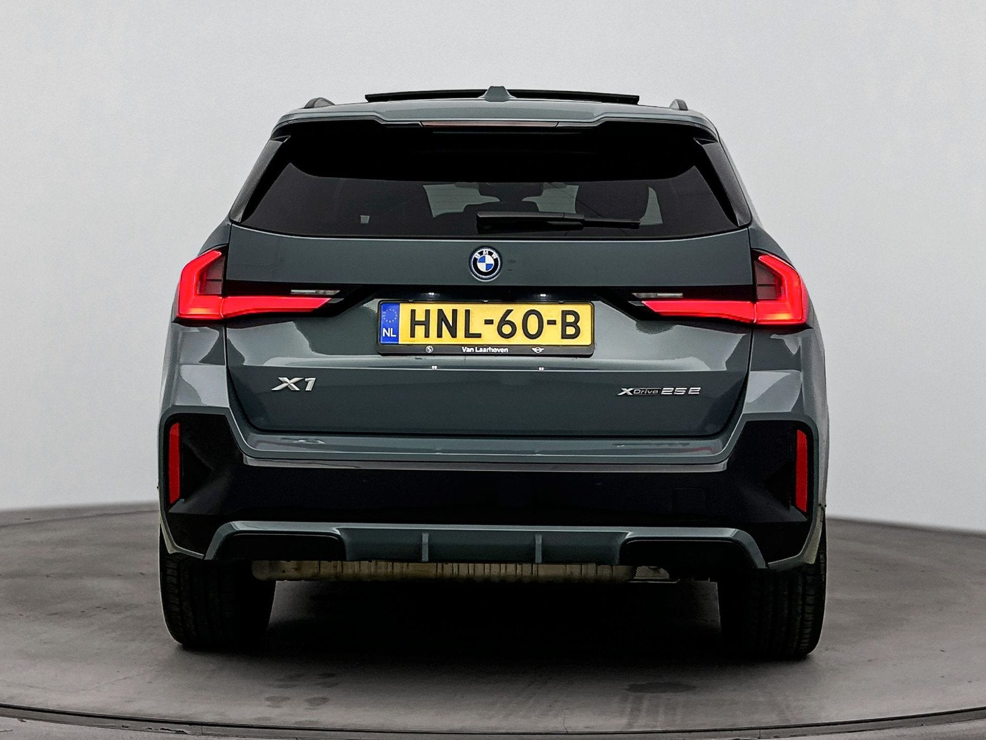 BMW X1 xDrive25e M Sport Automaat / Panoramadak / Sportstoel, Dealer onderhouden, Gebruikt, Bedrijf, Hybride Elektrisch/Benzine
