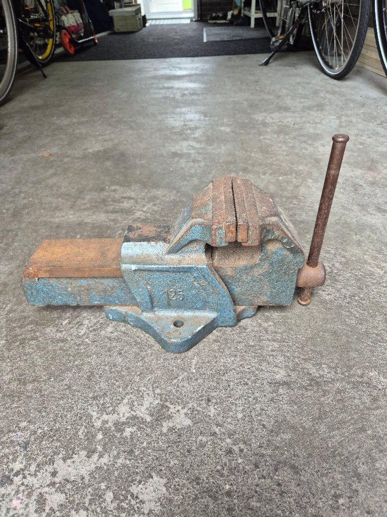 Bankschroef 125mm zware kwaliteit, Ophalen, Gebruikt, 120 tot 170 cm, Bankschroef