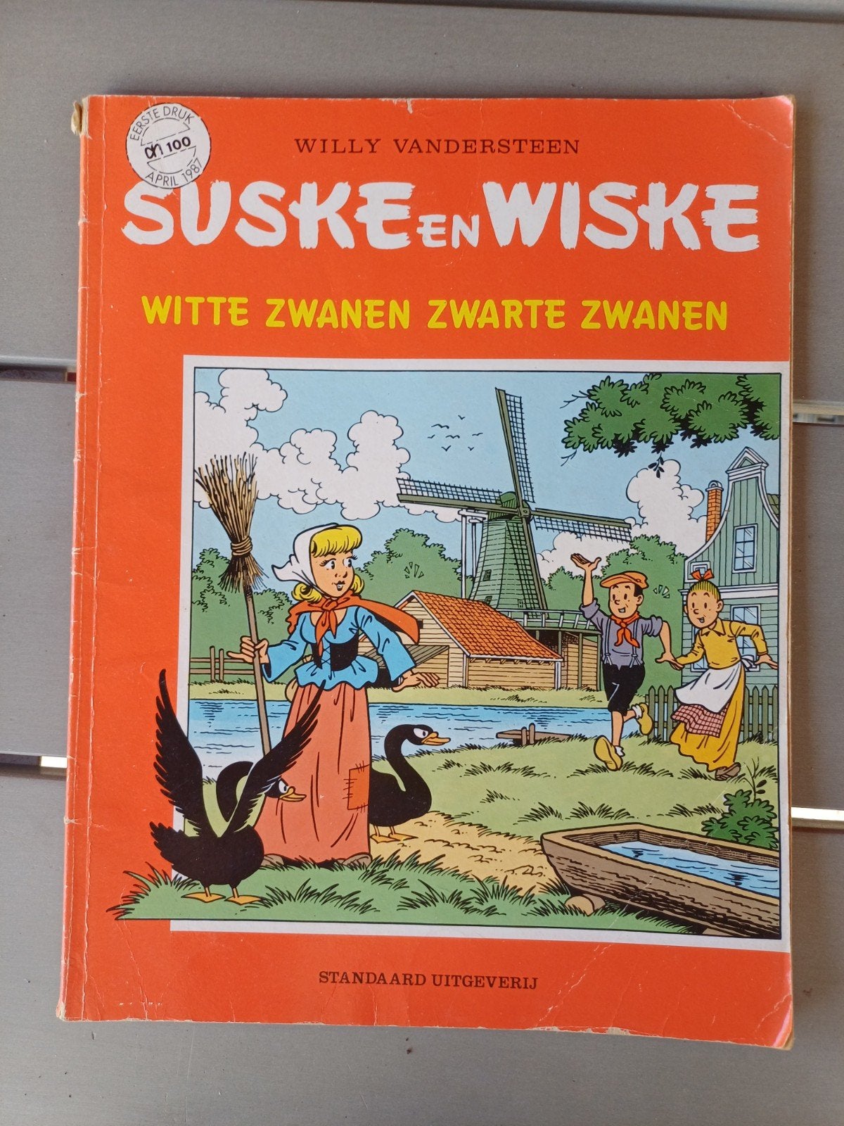 Suske en Wiske - Witte Zwanen Zwarte Zwanen (gebruikt), Eén stripboek, Ophalen of Verzenden, Gelezen, Willy Vandersteen