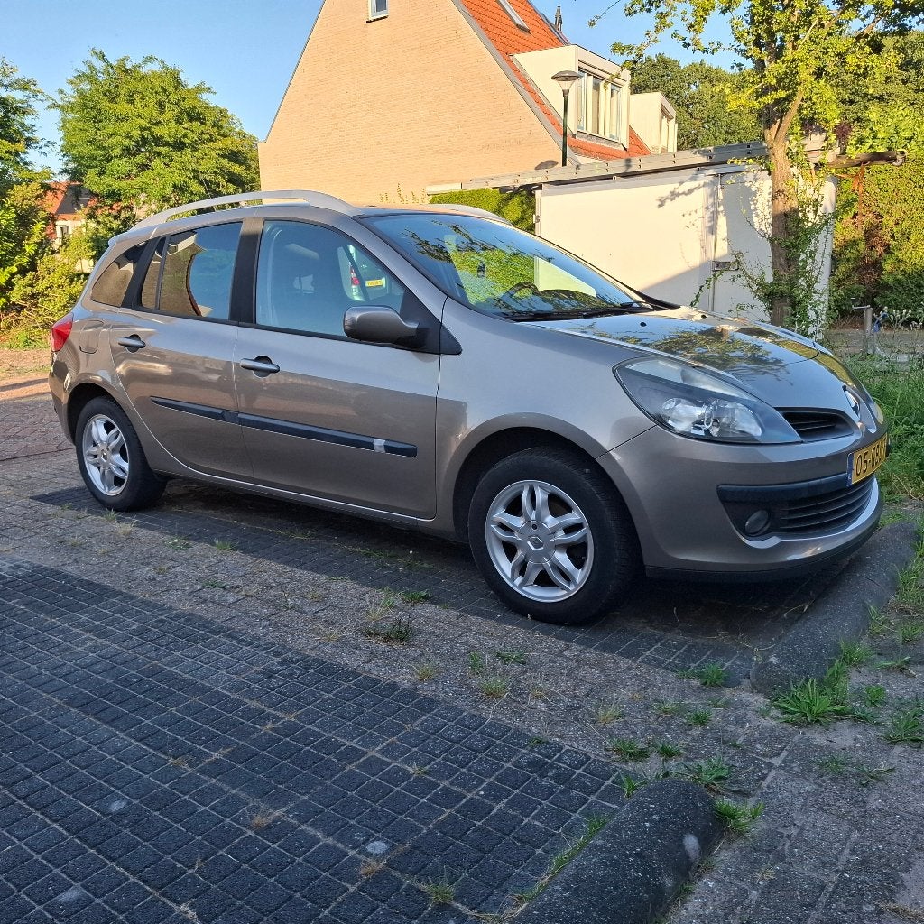 Renault Clio 1.2 TCE 100 Estate 2008 Beige, Auto's, Renault, Voorwielaandrijving, Metallic lak, 4 cilinders, 1095 kg