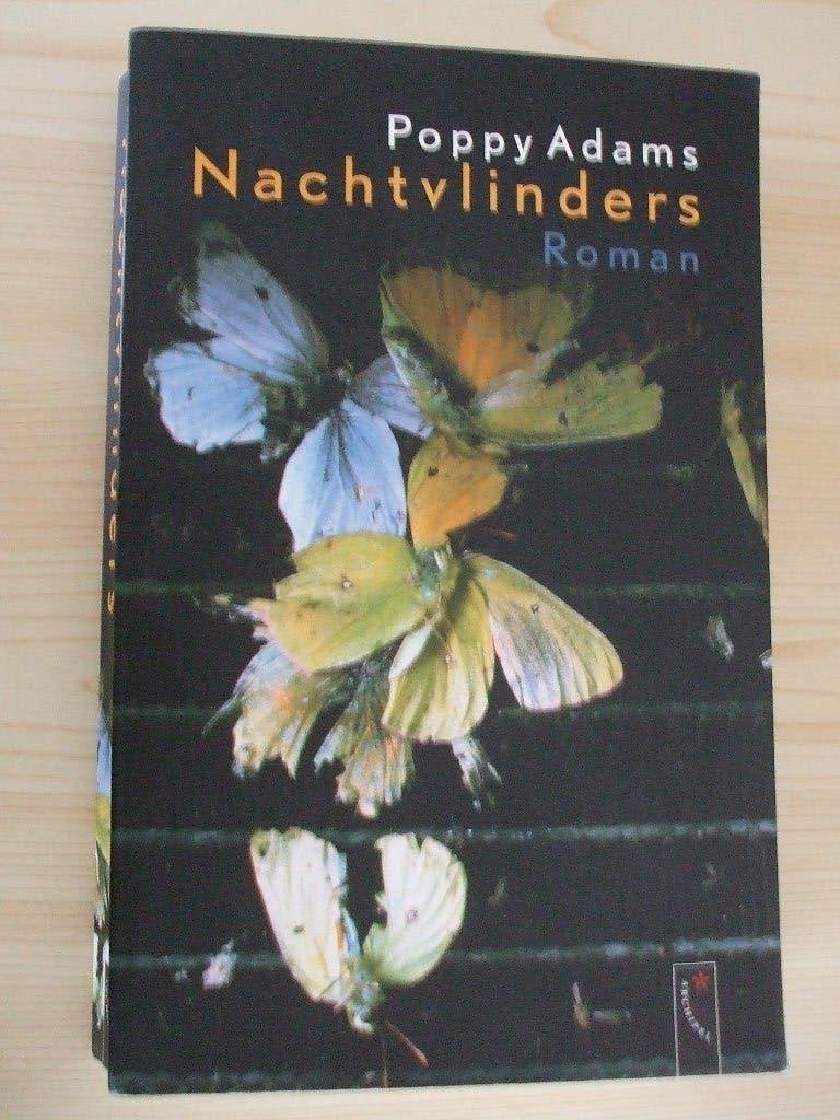 Poppy Adams - Nachtvlinders 9789063053321, Wereld overig, Poppy Adams, Ophalen of Verzenden, Zo goed als nieuw