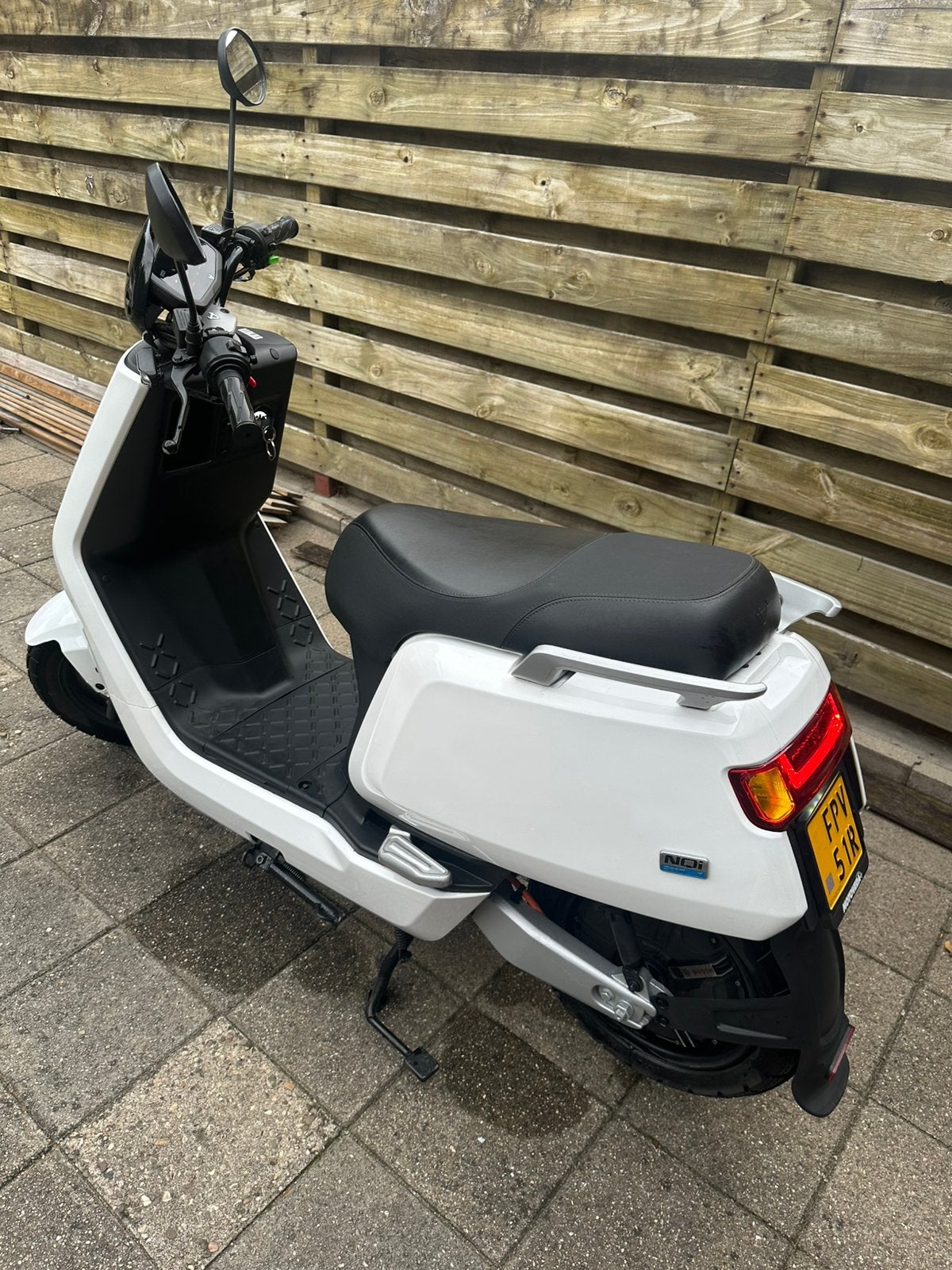 NIU Sport elektrische scooter wit, Ophalen, Zo goed als nieuw