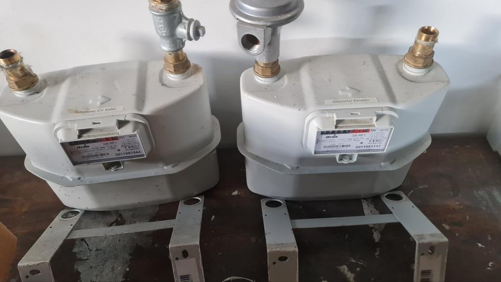 2 gebruikte gasmeters als tussenmeter met beugels., Doe-het-zelf en Verbouw, Meetapparatuur, Ophalen, Gebruikt