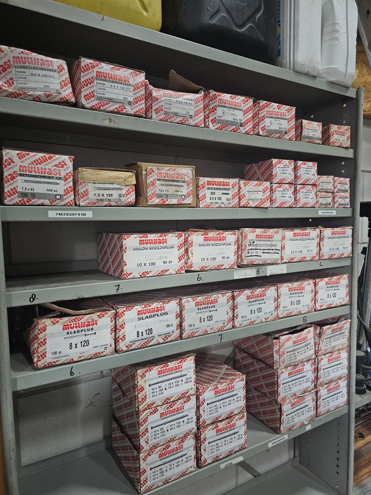 Grote partij Multifast schroeven, pluggen en slagpluggen, Ophalen of Verzenden, Nieuw, 100 tot 250 mm, Schroeven