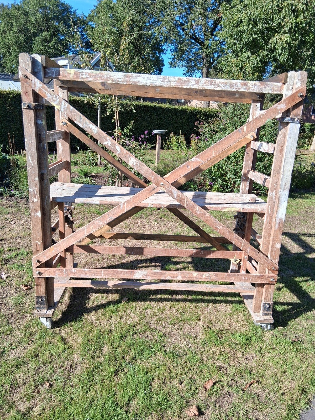 Houten rolsteiger / kamersteiger op wielen, Ophalen