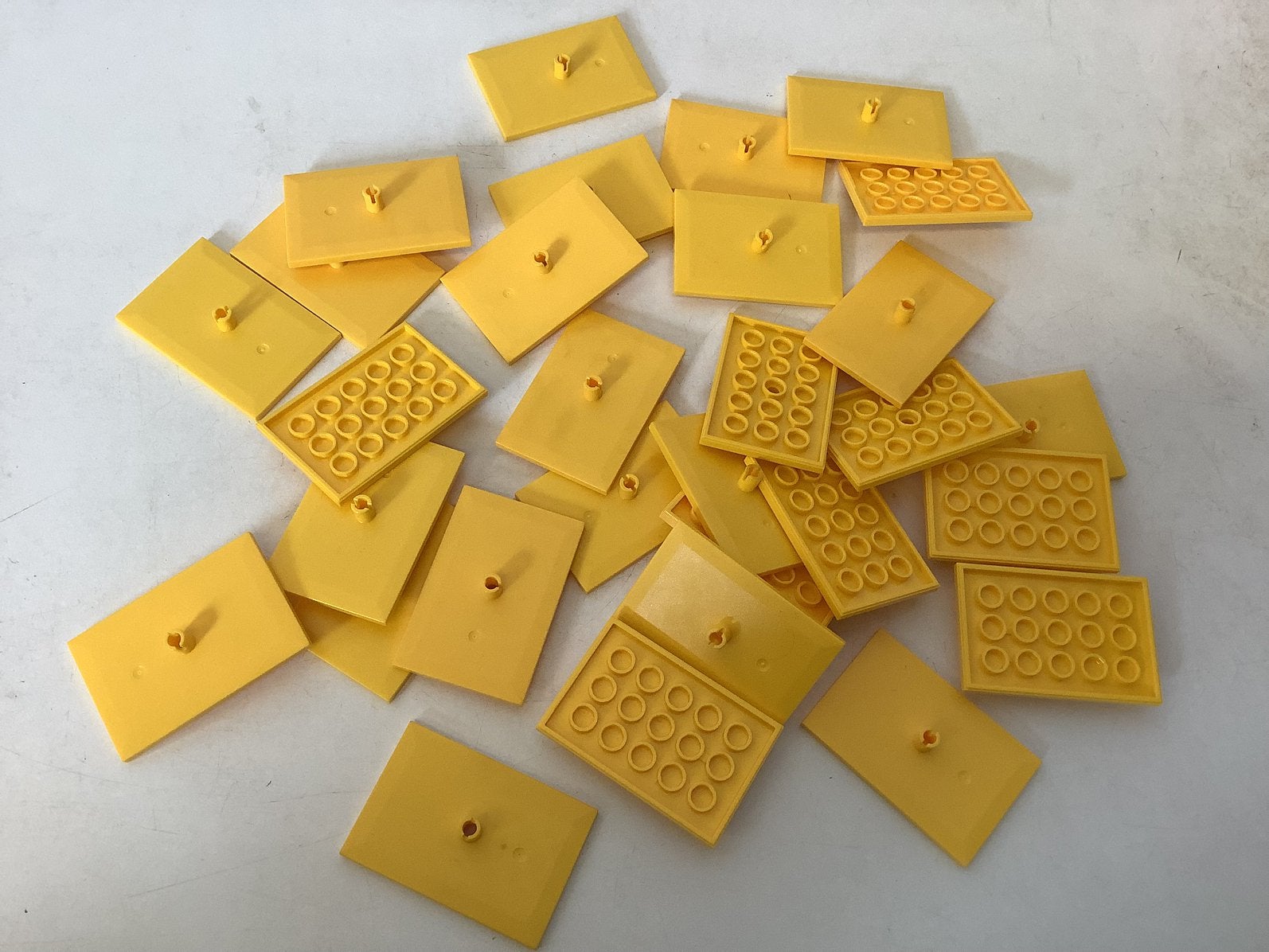 Lego trein draaistel plaat 6x4 geel met 5 mm pin (3), Ophalen of Verzenden, Gebruikt, Losse stenen, Lego