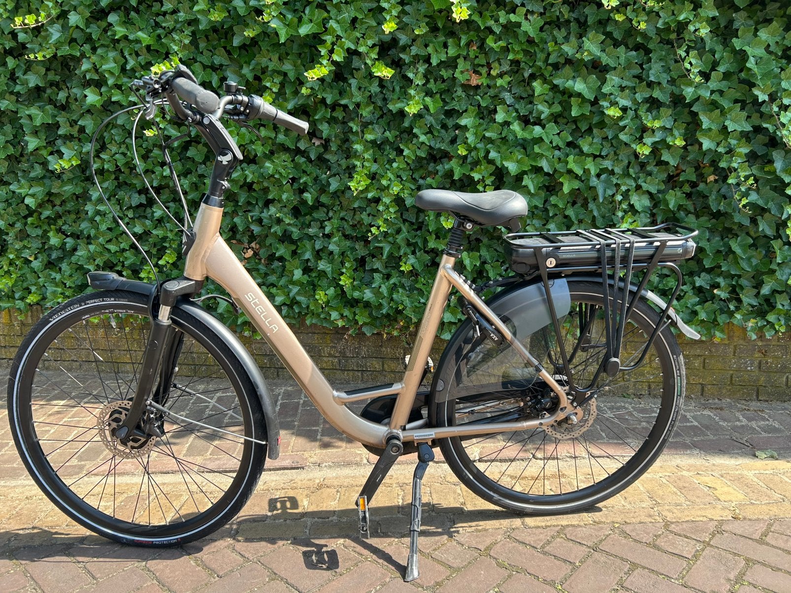Stella Livorno fdst elektrische dames/unisex fiets, Zo goed als nieuw, 51 tot 55 cm, 50 km per accu of meer, Ophalen