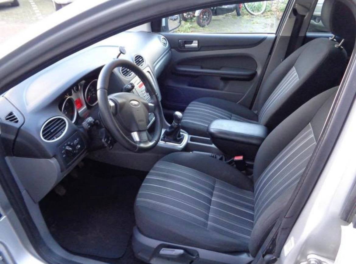 Ford Focus 1.6 74KW 5D 2009 Grijs, 1596 cc, 15 km/l, 4 cilinders, 49 €/maand